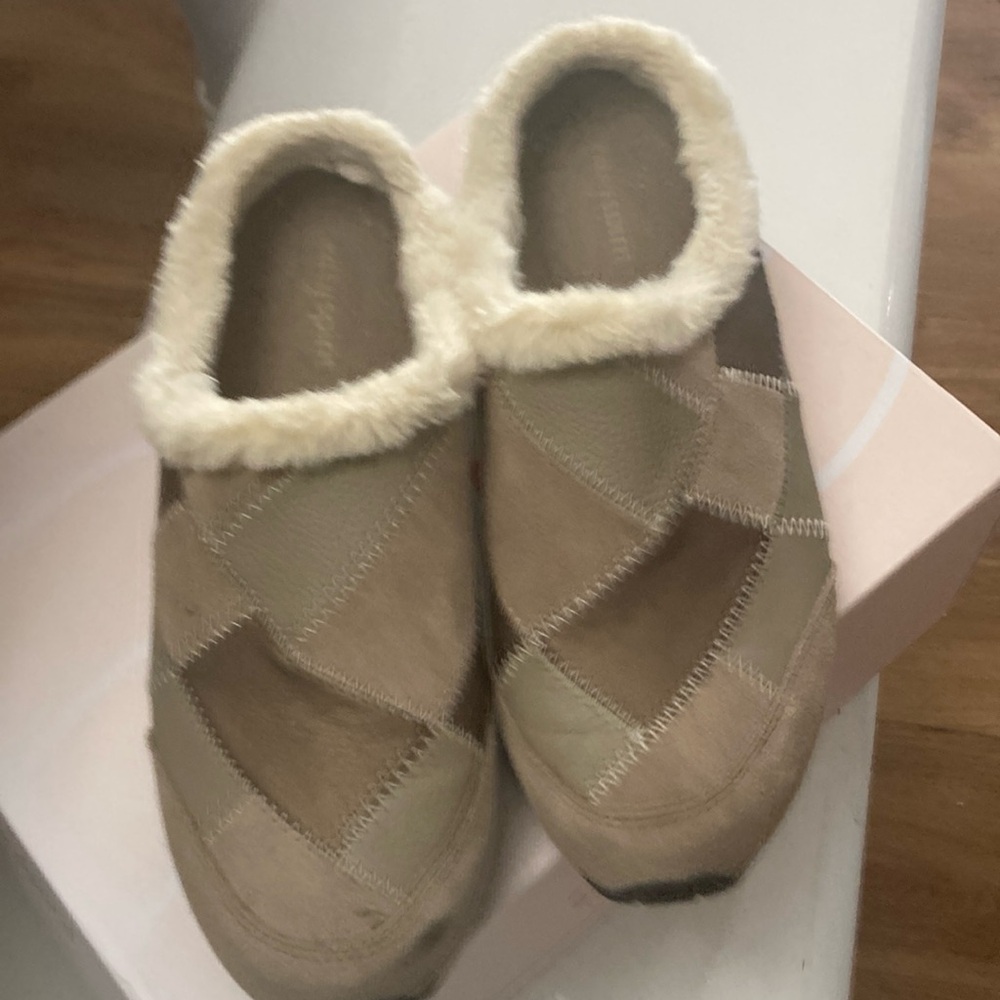 Easy Spirit Brown and Cream Quilted Mules